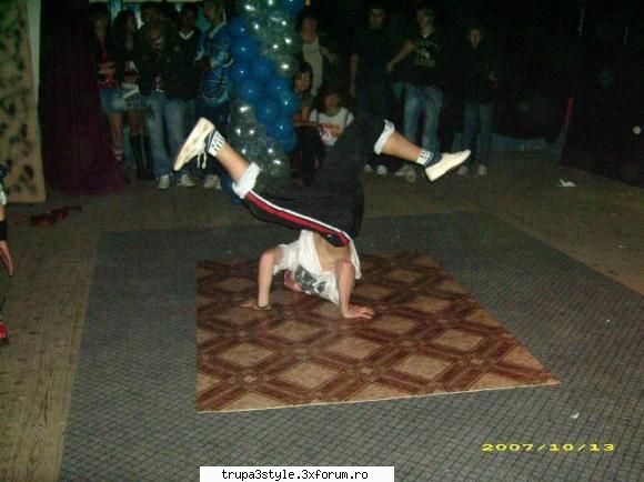 bboy ionutz este cool dar nu se vede fata :zzz:  :zzz: ..:: poze cu noi