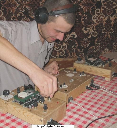 eu unul ador poza asta!  :rotfl: 

let the music play! :finger: poze diverse